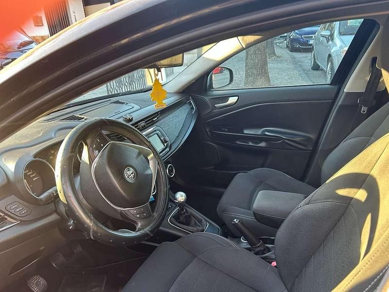 Usata Alfa Romeo Giulietta Distinctive 120 CV (88 kW) 2016 Nero Berlina