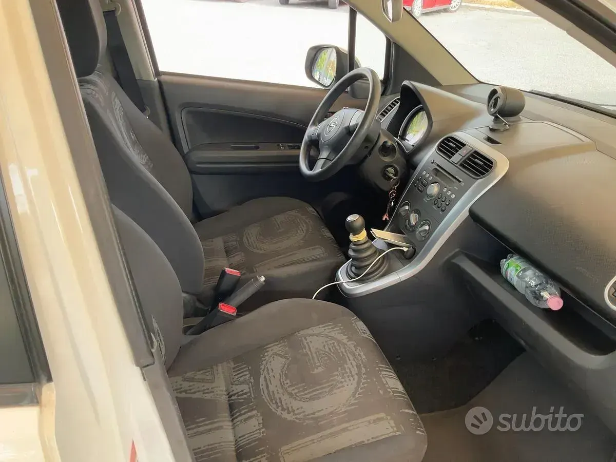 Usata Opel Agila 68 CV (50 kW) 2013 Bianco Utilitaria