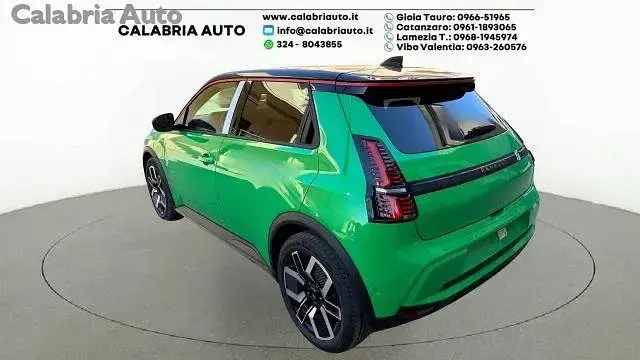 Ny Renault 5 E-Tech Komfort 110 kW (150 HK) 2025 Grön Sedan