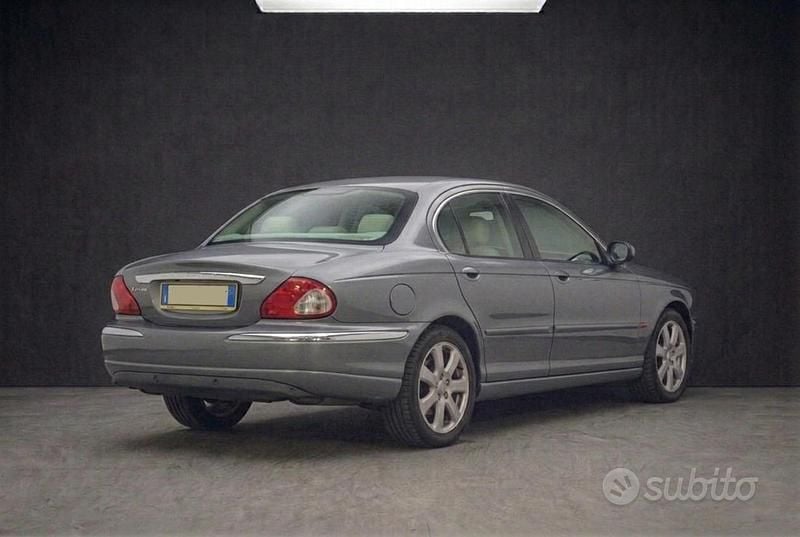 Usata Jaguar X-type 130 CV (95 kW) 2003 Grigio Berlina