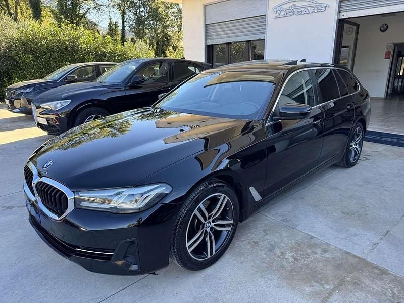 Nero Usata 2022 BMW 520 Station wagon | 28.700 € (Super prezzo) - Immagine 1/4