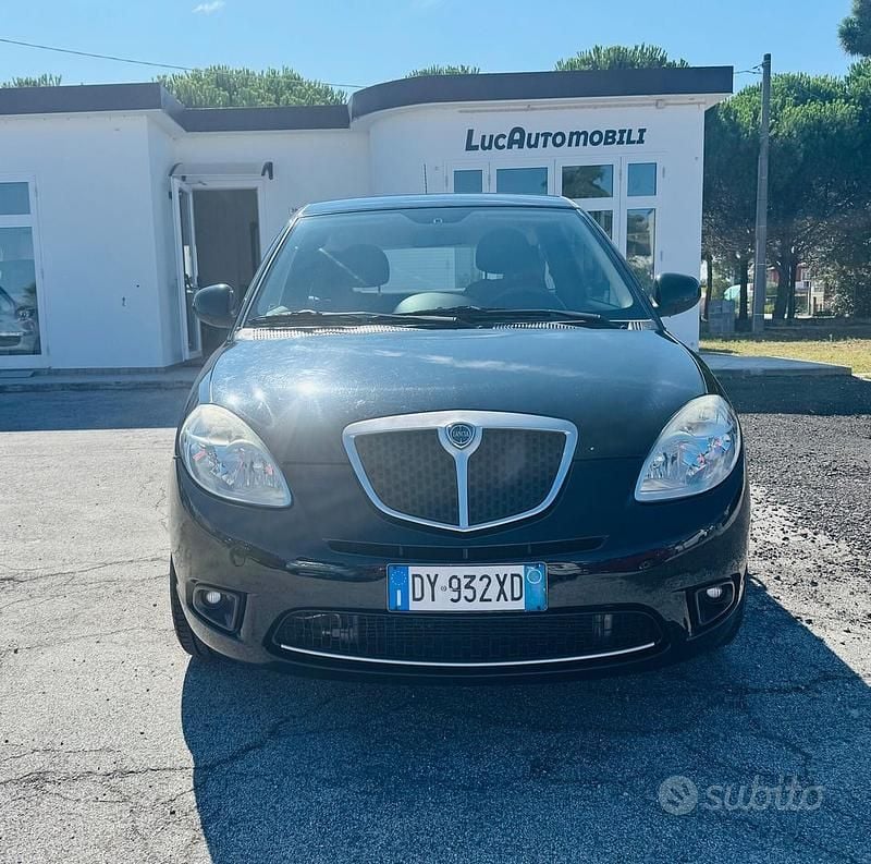 Usata Lancia Ypsilon 60 CV (44 kW) 2009 Nero Utilitaria