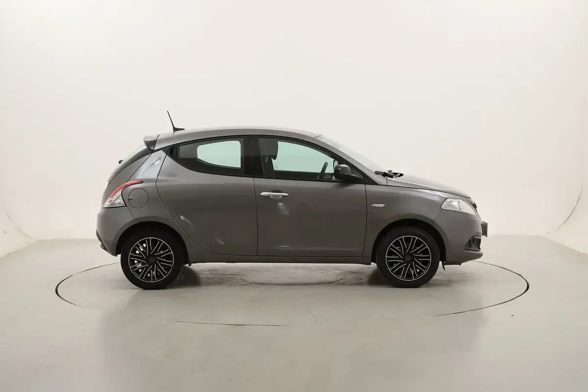 Usata Lancia Ypsilon 69 CV (50 kW) 2024 Grigiogrigio Utilitaria