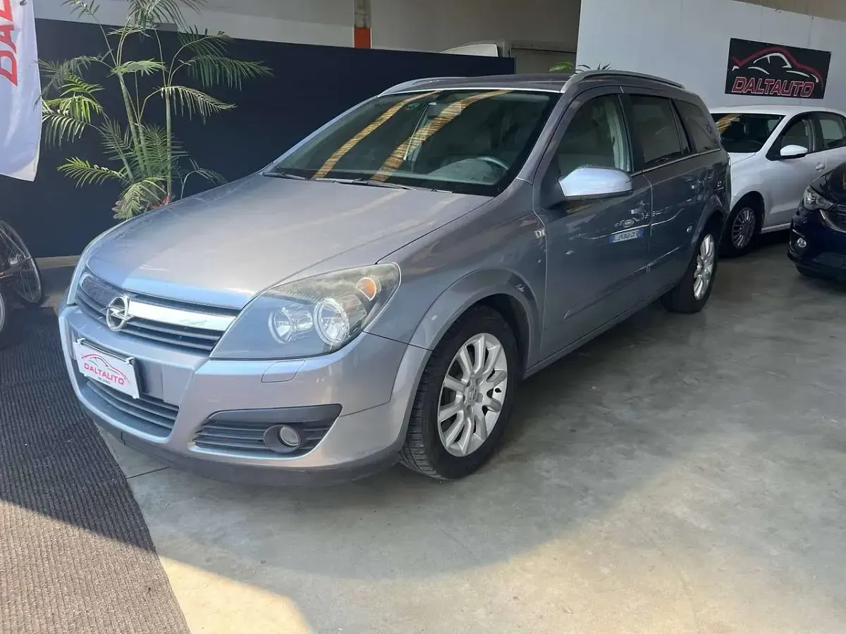 Usata Opel Astra Cosmo 120 CV (88 kW) 2006 Grigio metallizzato Station wagon