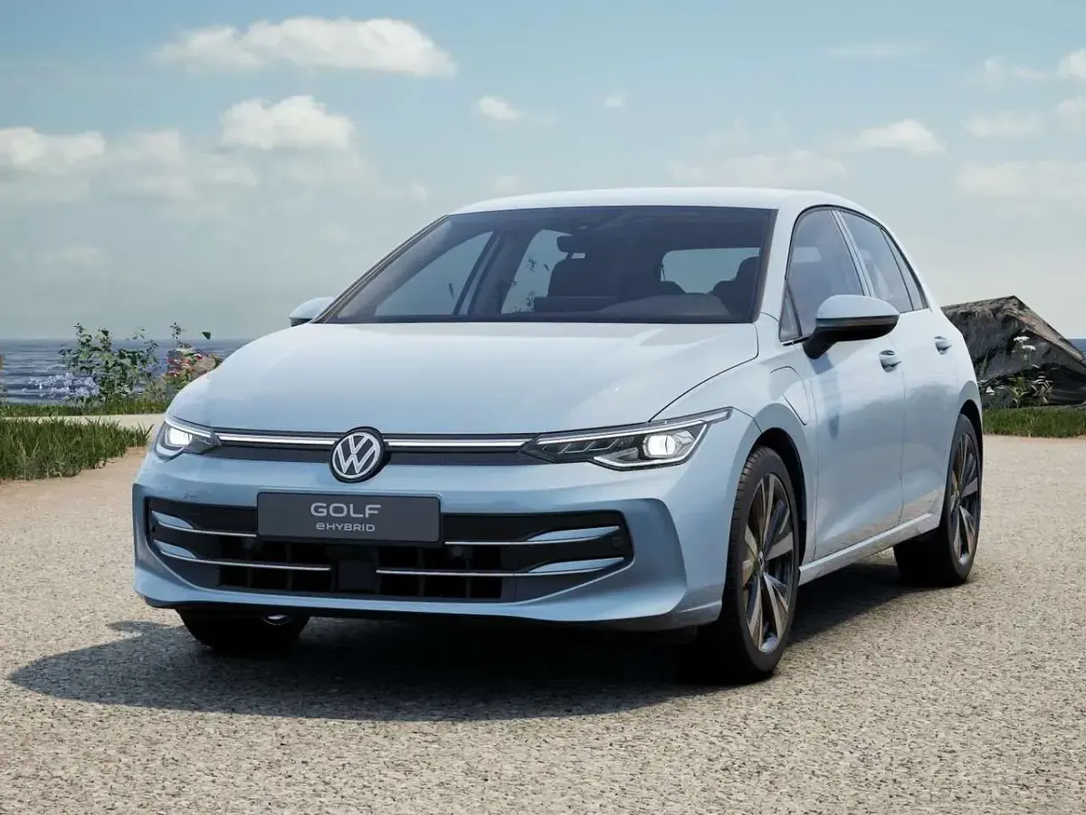 Nuova VW Golf VIII Style 204 CV (150 kW) 2025 Crystal ice blue metallizzato Berlina