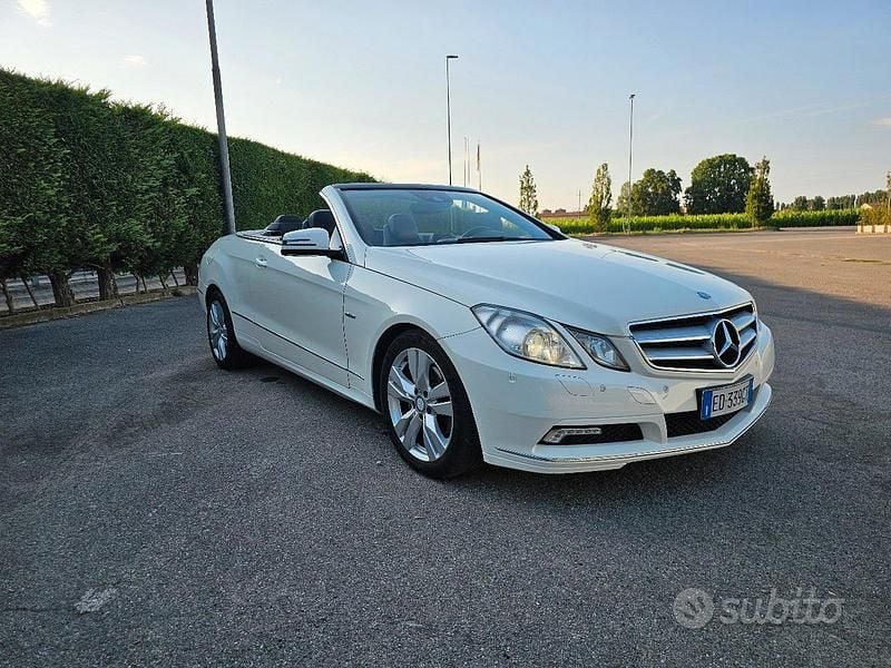 Bianco Usata 2010 Mercedes E220 Avantgarde Cabrio | 12.500 € (Buon prezzo) - Immagine 1/4