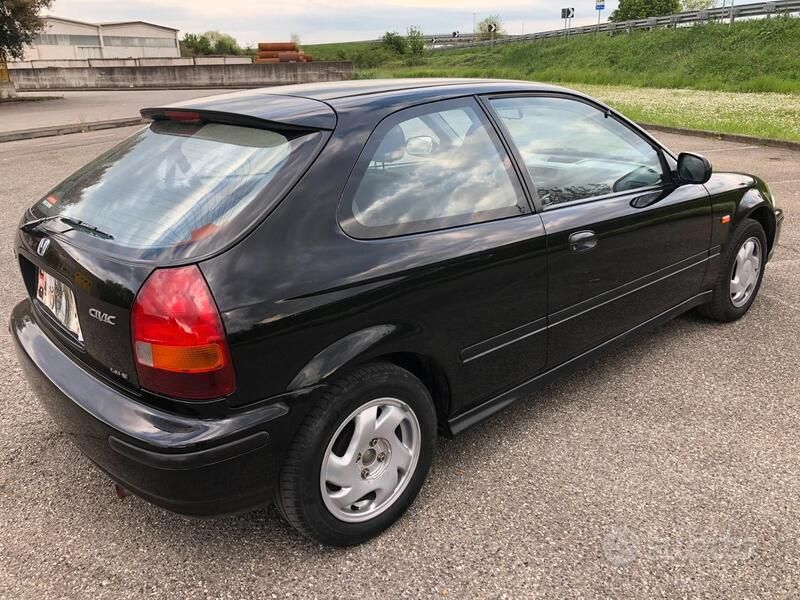 Usata Honda Civic 90 CV (66 kW) 1996 Nero