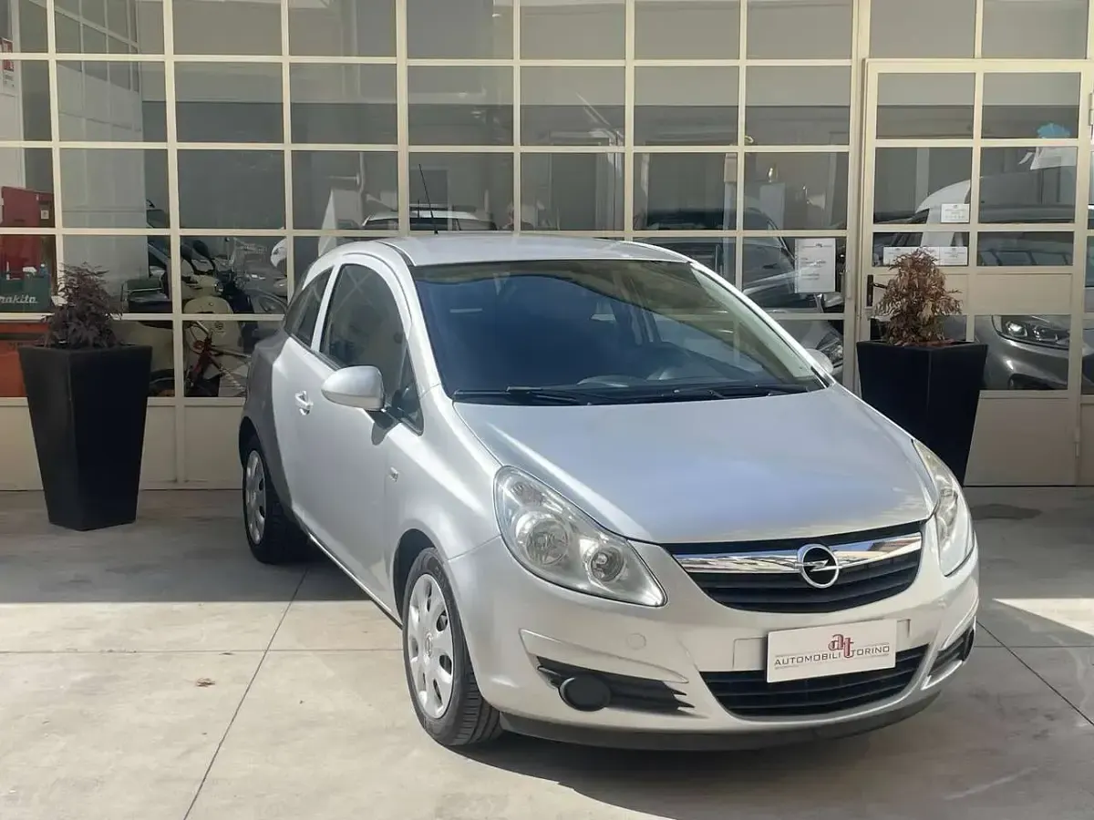 Usata Opel Corsa 86 CV (63 kW) 2013 Argento Utilitaria