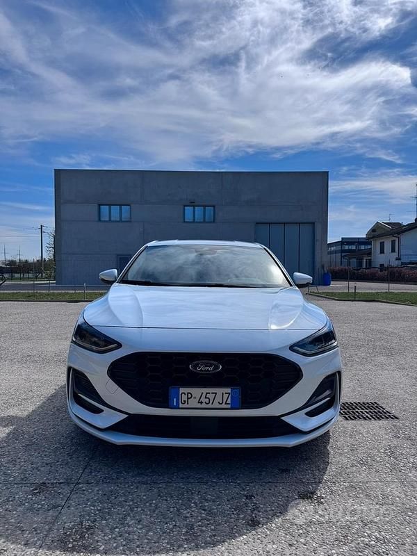 Usata Ford Focus ST 120 CV (88 kW) 2023 Bianco Berlina