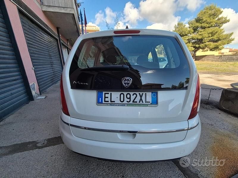 Usata Lancia Musa Gold 95 CV (69 kW) 2012 Bianco Monovolume