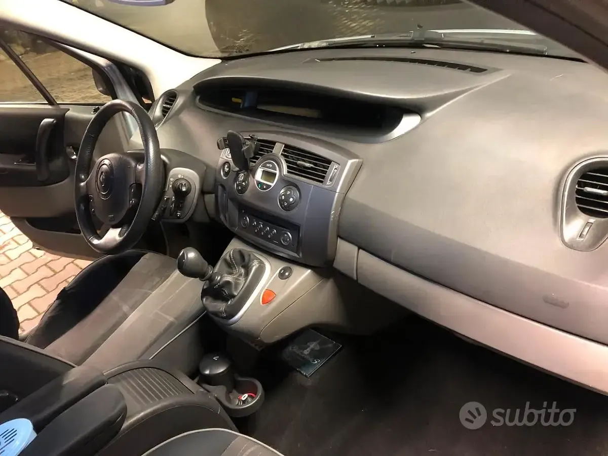 Usata Renault Scénic 120 CV (88 kW) 2004 Grigio Monovolume