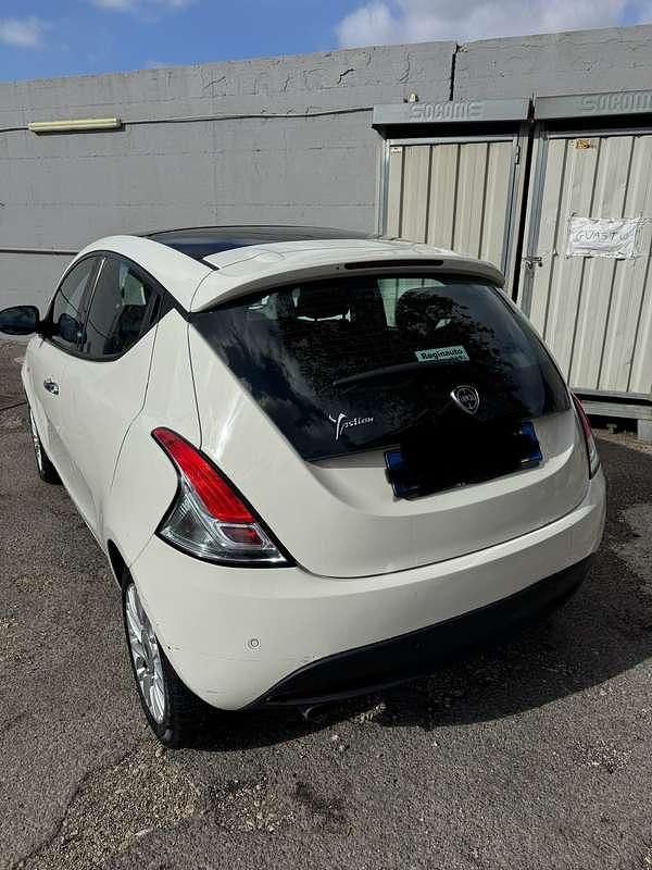 Usata Lancia Ypsilon Gold 95 CV (69 kW) 2015 Utilitaria