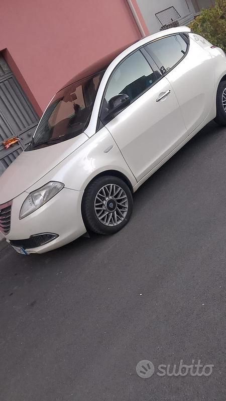 Usata Lancia Ypsilon 95 CV (69 kW) 2011 Utilitaria