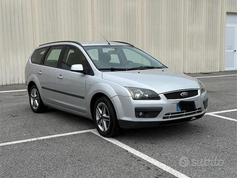 Usata Ford Focus 90 CV (66 kW) 2008 Grigio Station wagon