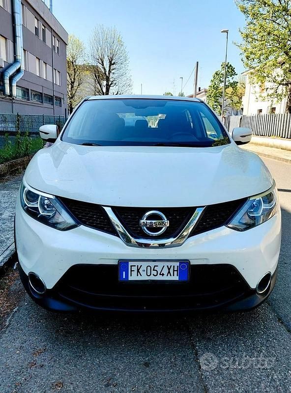 Usata Nissan Qashqai Acenta 110 CV (80 kW) 2017 Bianco SUV