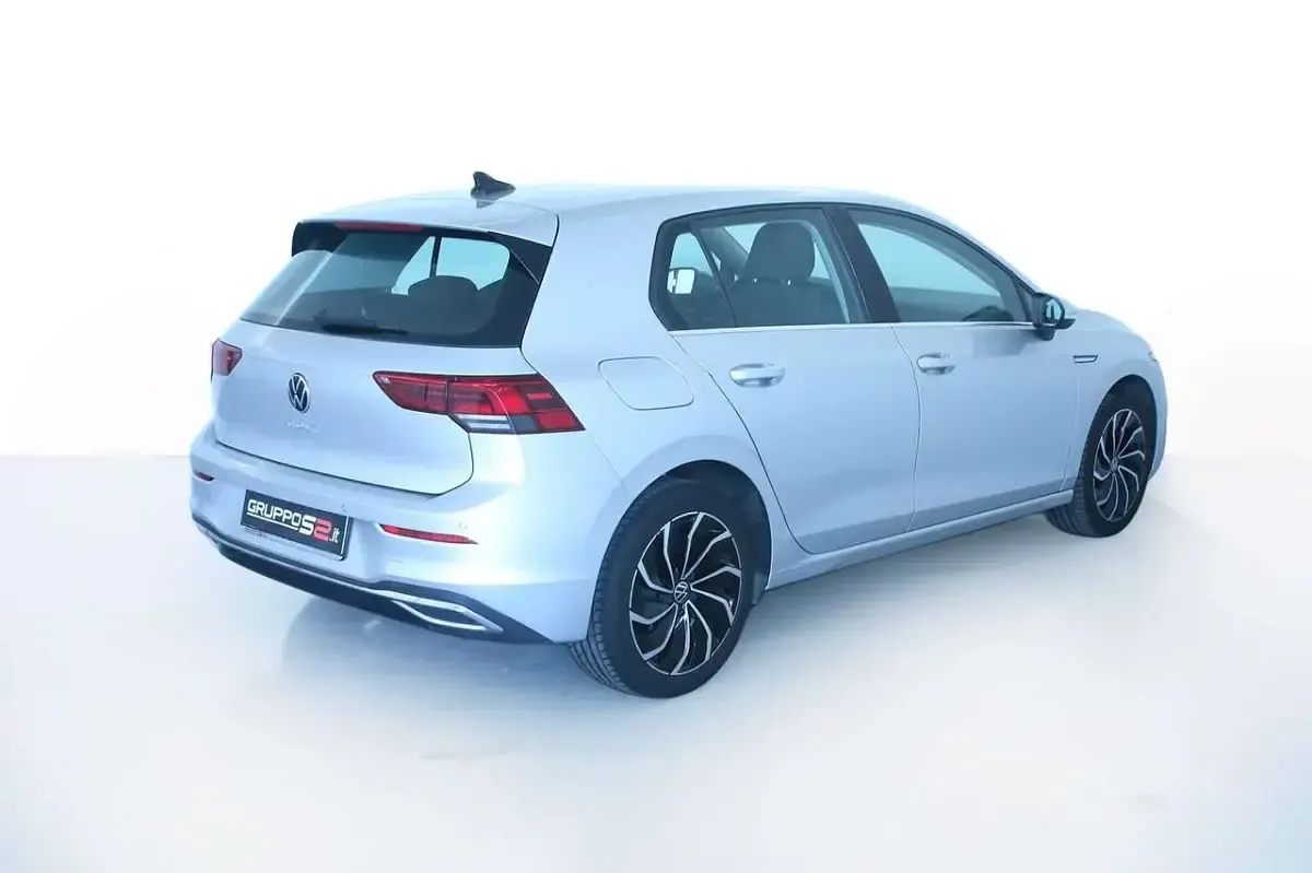 Usata VW Golf VIII Style 131 CV (96 kW) 2023 Argento Berlina