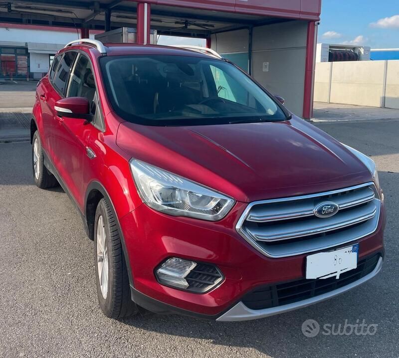 Usata Ford Kuga 120 CV (88 kW) 2017 Rosso SUV