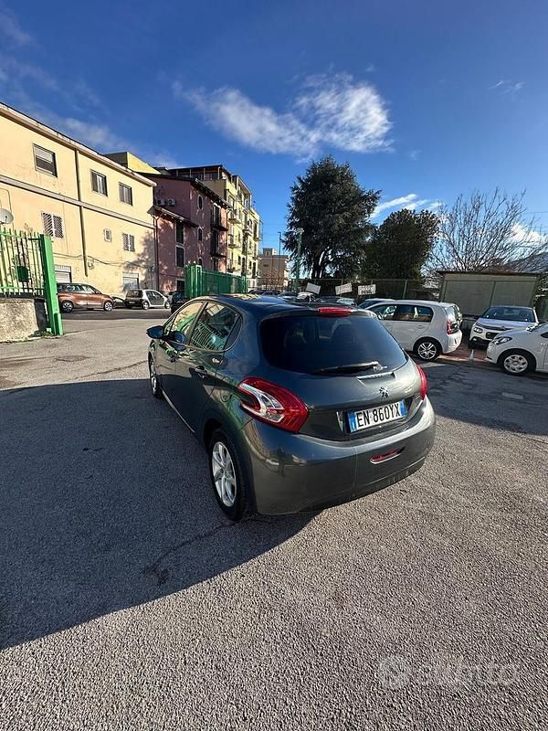 Usata Peugeot 208 Active 68 CV (50 kW) 2012 Grigio Utilitaria