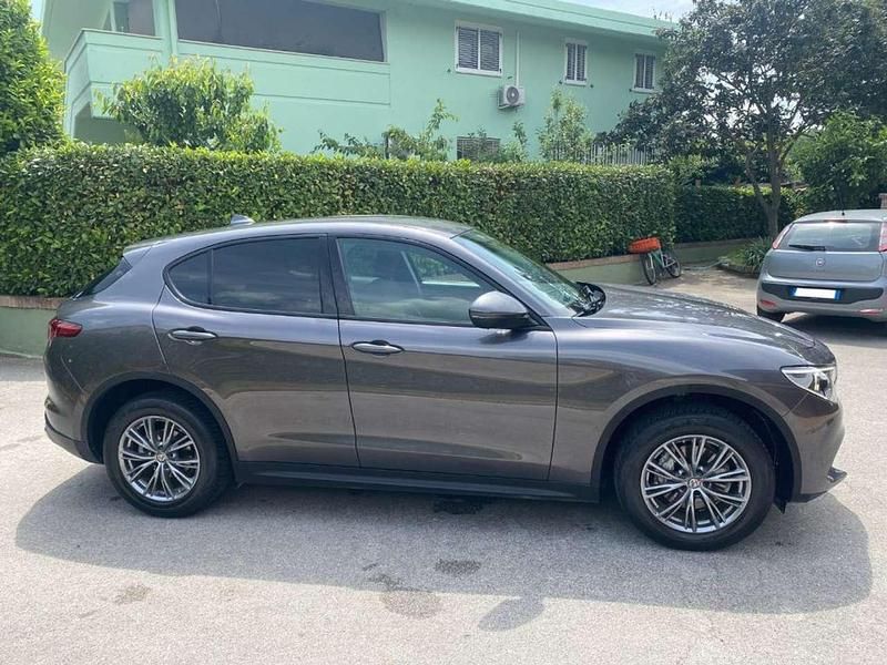 Usata Alfa Romeo Stelvio Business 190 CV (139 kW) 2019 Grigio scuro metallizzato SUV