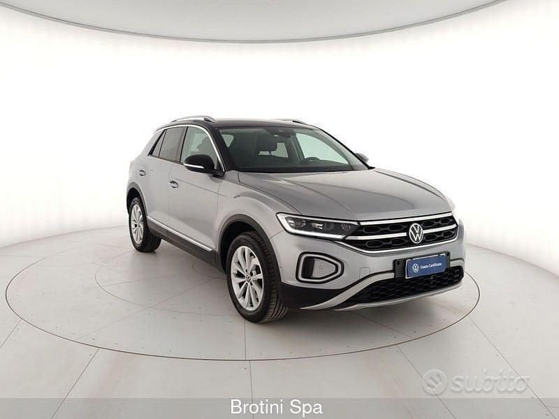 Usata VW T-Roc Life 110 CV (80 kW) 2022 Grigio SUV