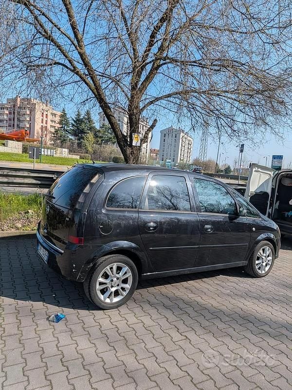 Usata Opel Meriva 104 CV (76 kW) 2008 Nero Monovolume