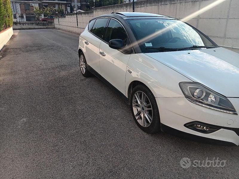 Usata Lancia Delta 120 CV (88 kW) 2011 Bianco Utilitaria