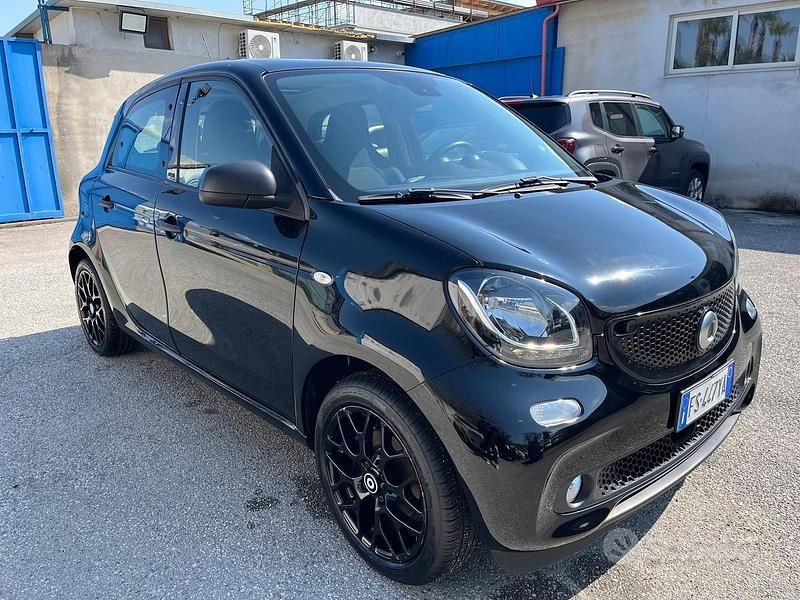 Usata Smart ForFour 71 CV (52 kW) 2018 Nero Utilitaria