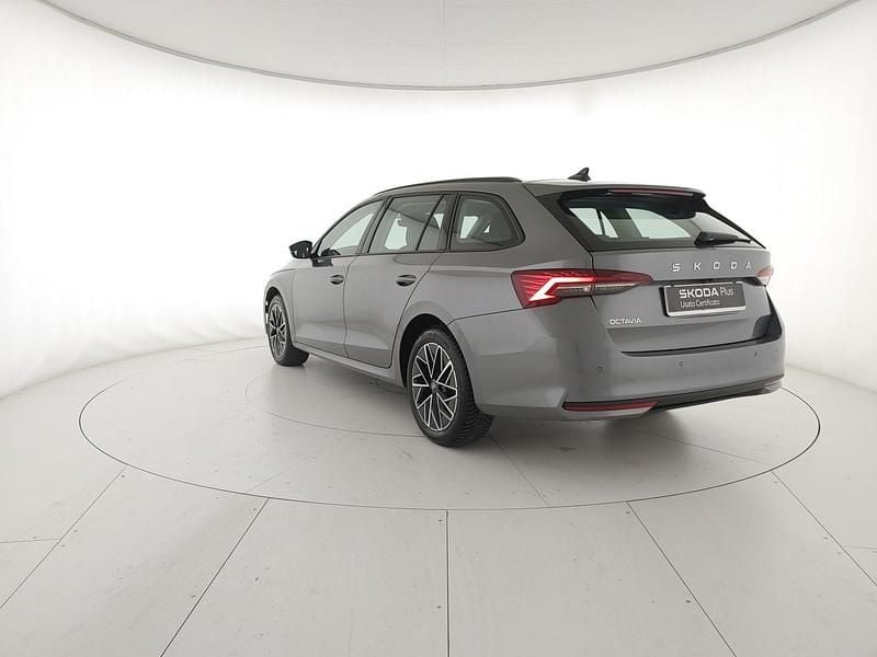 Käytetty Skoda Octavia Executive 150 HP (110 kW) 2025 Harmaa Farmari