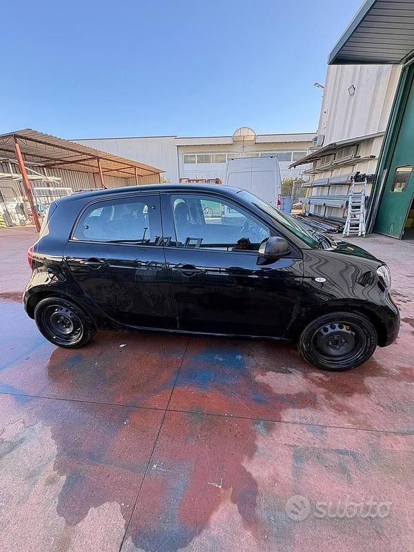 Usata Smart ForFour 2017 Nero Utilitaria