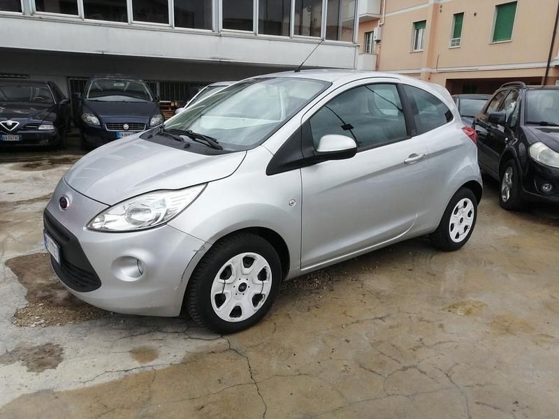 Usata Ford Ka 69 CV (50 kW) 2015 Argento Berlina