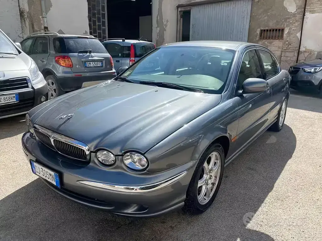 Usata Jaguar X-type Executive 156 CV (114 kW) 2004 Grigio Berlina