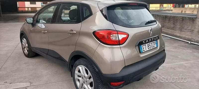 Usata Renault Captur 120 CV (88 kW) 2014 Grigio SUV