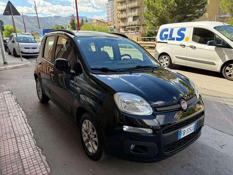Nero Usata 2015 Fiat Panda Lounge Due volumi | 7500 € (Buon prezzo) - Immagine 1/4