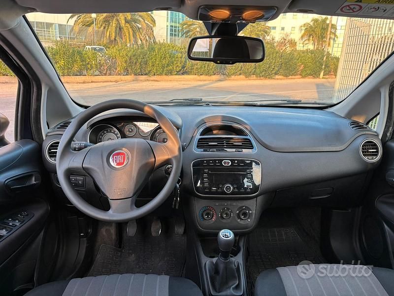 Usata Fiat Punto Street 95 CV (69 kW) 2018 Blu Berlina