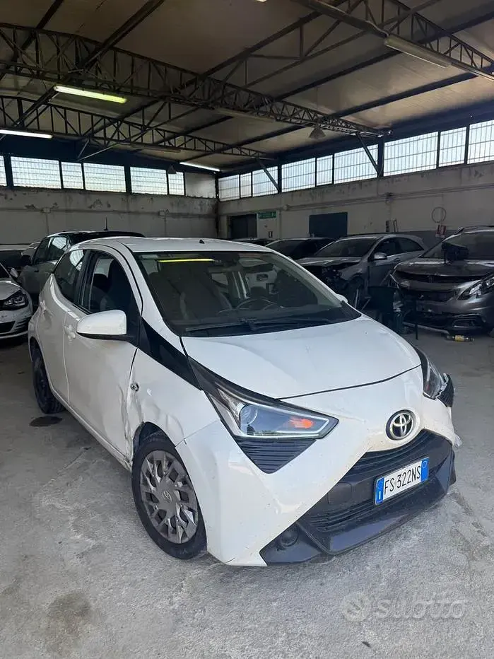 Usata Toyota Aygo Business Edition 69 CV (50 kW) 2018 Bianco Utilitaria