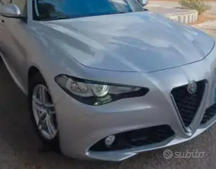 Usata Alfa Romeo Giulia 150 CV (110 kW) 2017 Grigio Berlina