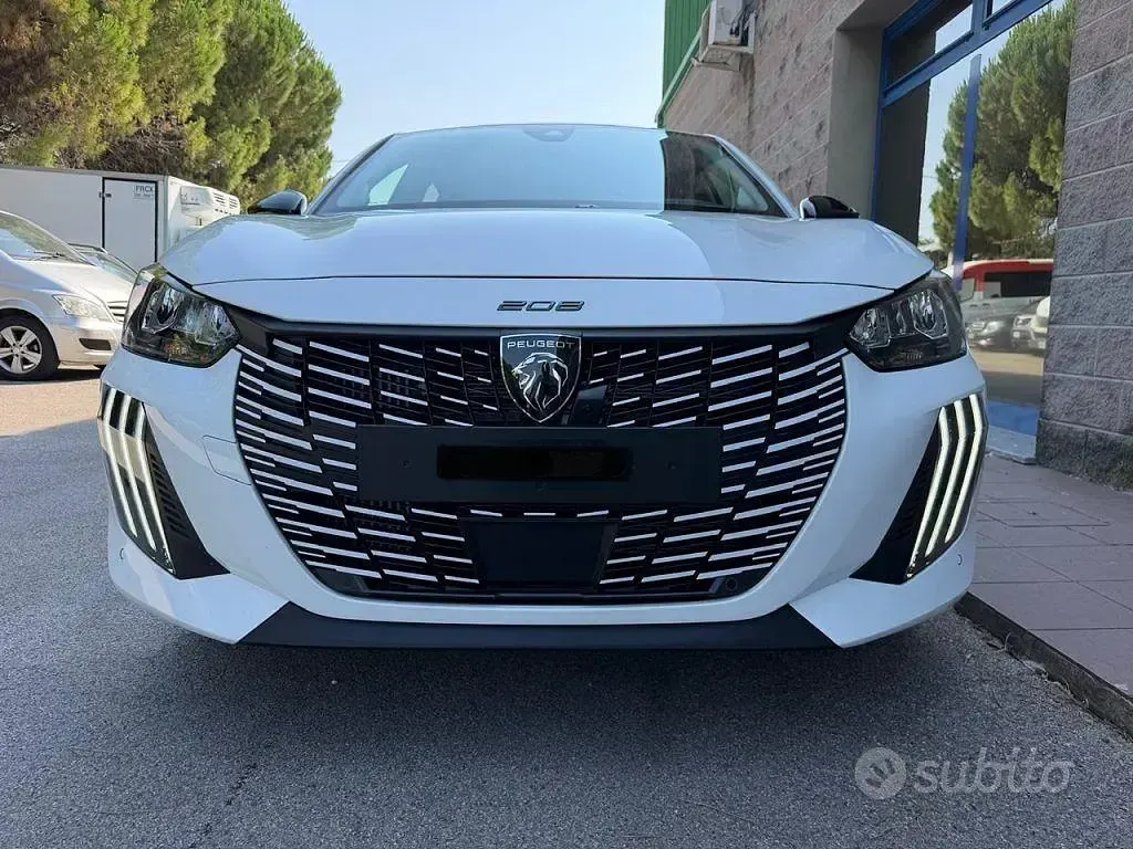 Nuova Peugeot 208 Allure 101 CV (74 kW) 2025 Bianco Utilitaria