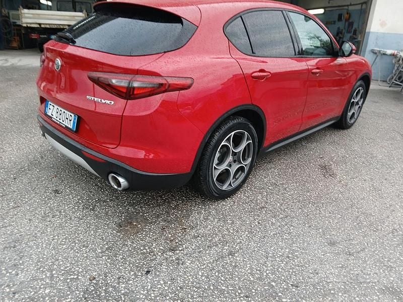 Usata Alfa Romeo Stelvio 160 CV (117 kW) 2019 Rosso SUV