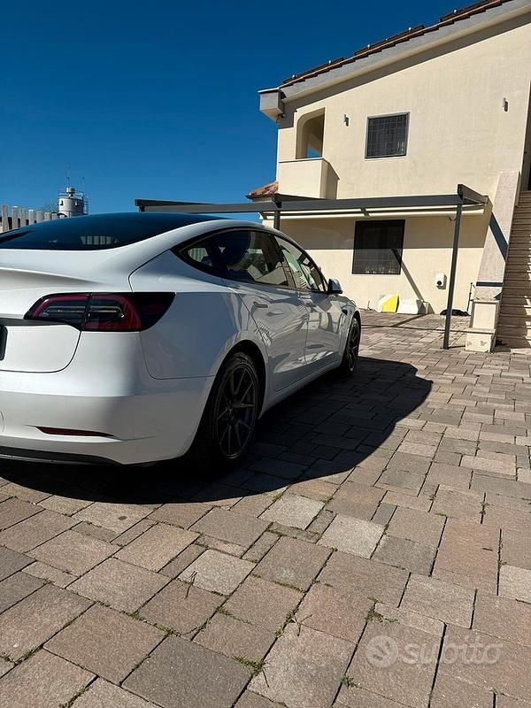 Usata Tesla Model 3 RWD 208 kW (283 CV) 2023 Bianco Berlina