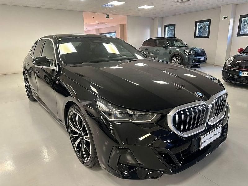 Nero Usata 2023 BMW 520 M Sport Tre volumi | 46.700 € (Super prezzo) - Immagine 1/3