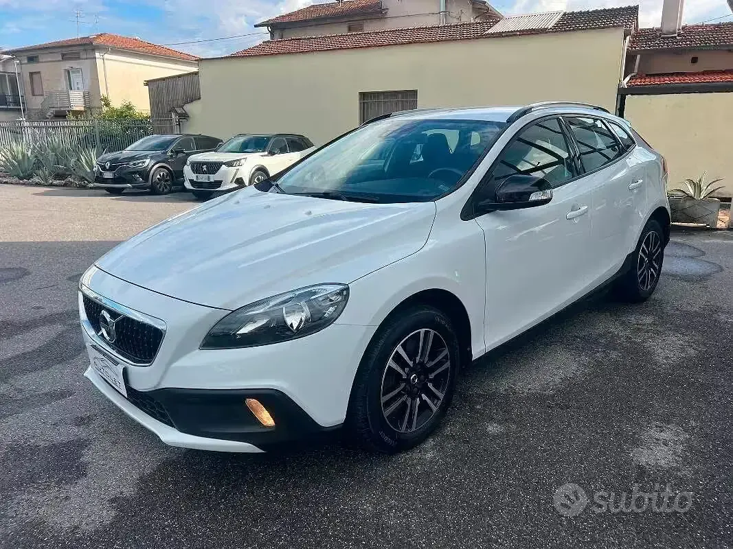 Usata Volvo V40 CC 120 CV (88 kW) 2018 Bianco Station wagon