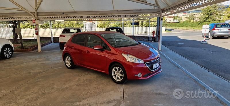 Usata Peugeot 208 Allure 68 CV (50 kW) 2014 Rosso Utilitaria