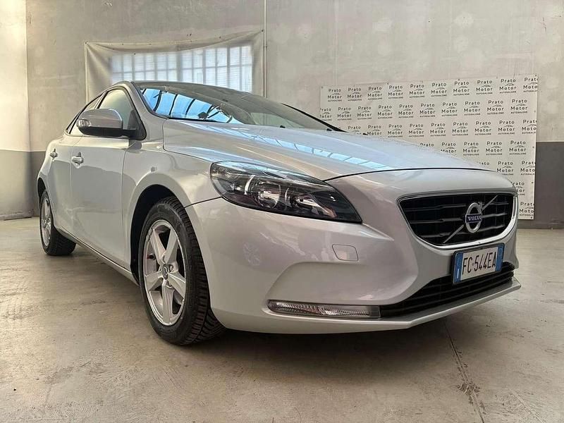 Usata Volvo V40 Momentum 120 CV (88 kW) 2016 Argento Berlina