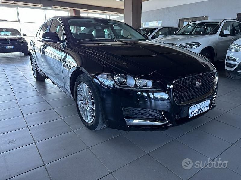Usata Jaguar XF Prestige 180 CV (132 kW) 2018 Nero Berlina