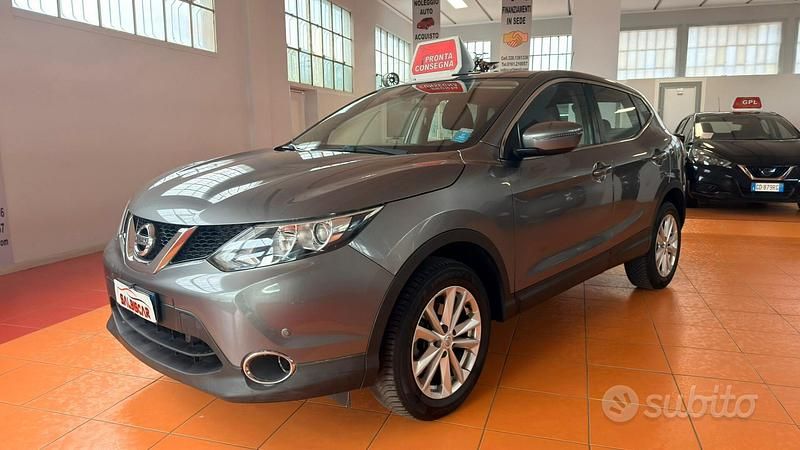 Usata Nissan Qashqai Acenta 110 CV (80 kW) 2017 Grigio SUV