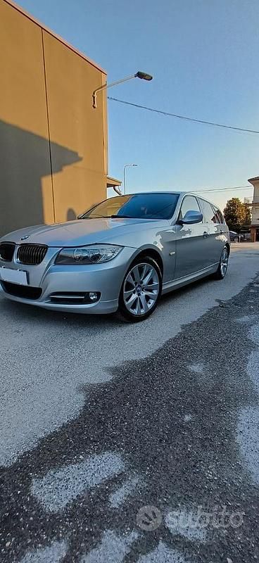 Usata BMW 318 143 CV (105 kW) 2012 Grigio Station wagon