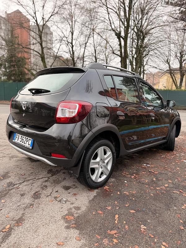 Usata Dacia Sandero Stepway 90 CV (66 kW) 2013 Nero Berlina