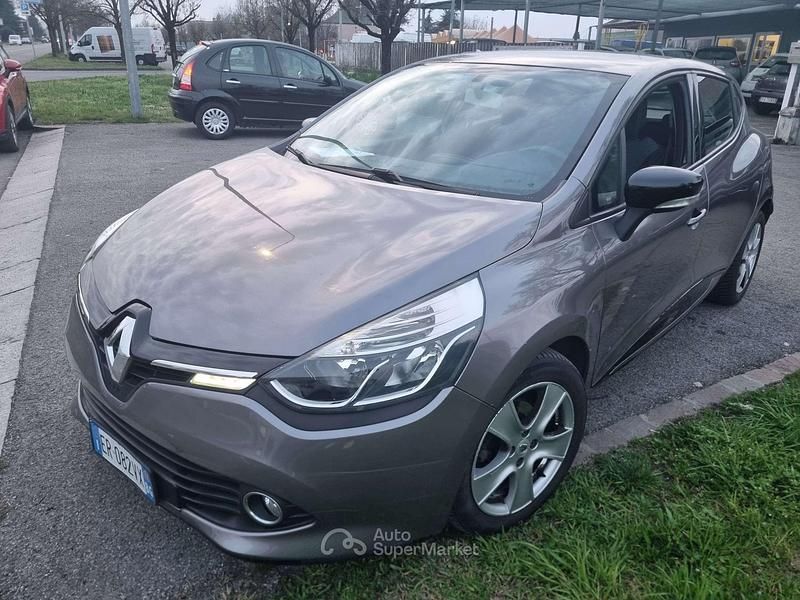 Usado Renault Clio IV 90 CV (66 kW) 2013 Gris Berlina