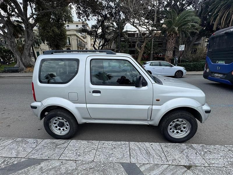 Usata Suzuki Jimny 82 CV (60 kW) 2000 Grigio SUV