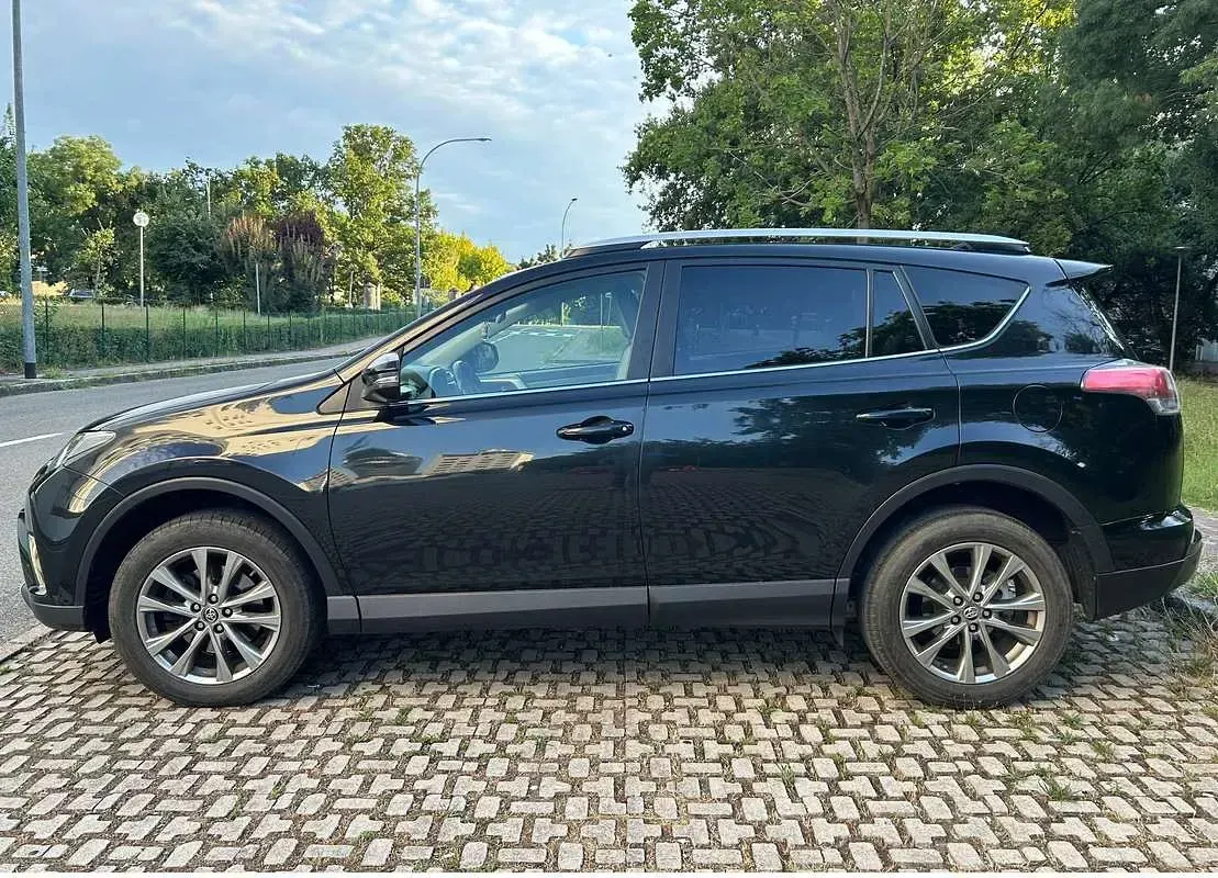 Usata Toyota RAV4 Lounge 143 CV (105 kW) 2016 Nero SUV